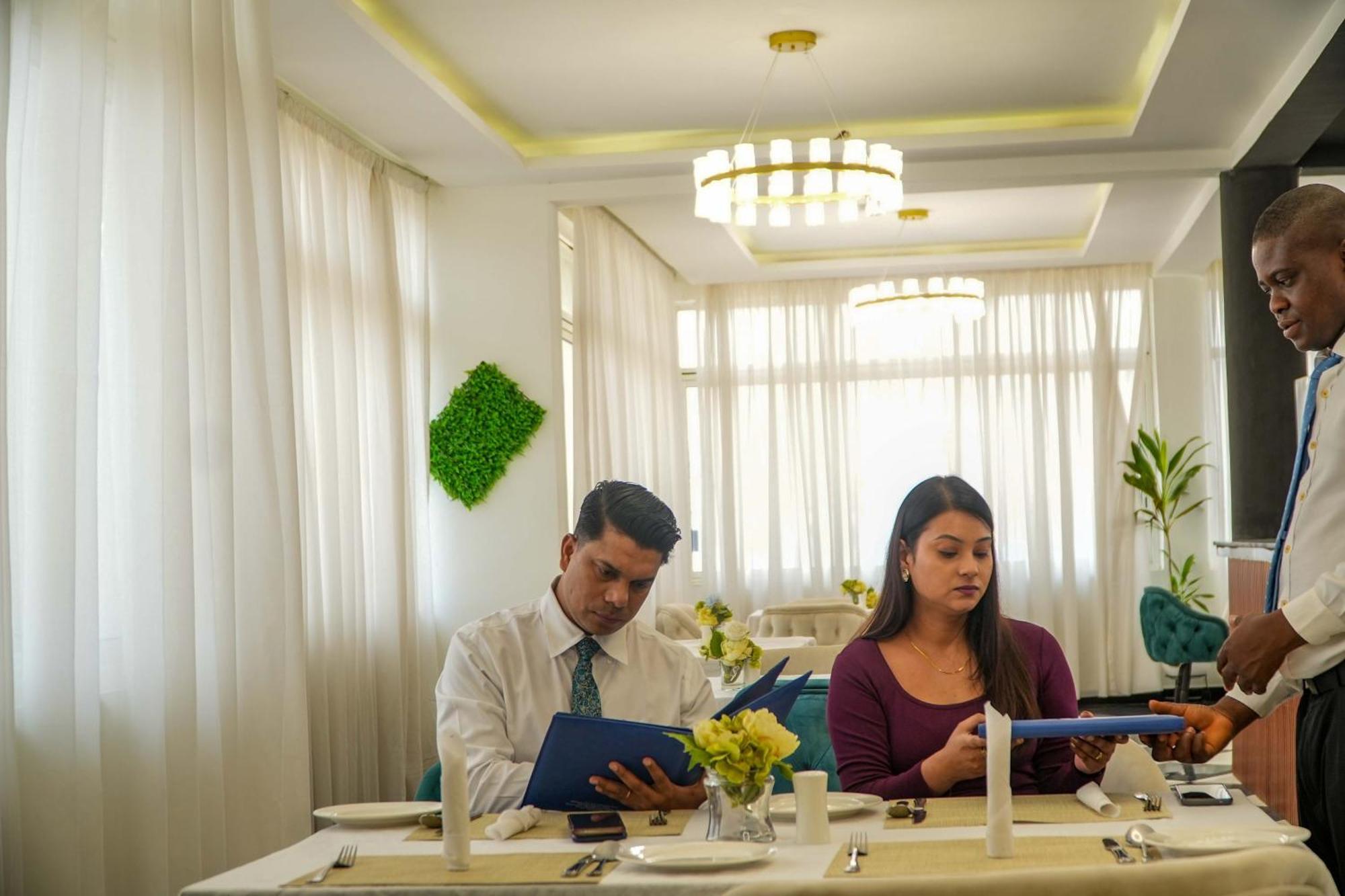 Amor Hotels Абуджа Екстериор снимка